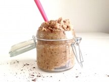 Tartiner sans culpabilité est maintenant possible!! Succombez à ma tartinade aux dattes et au lait de coco! Ultra crémeuse et fondante en bouche! Le rêve!!