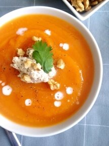 Venez succomber à mon velouté de courge butternut et sa crème de noix! Vegan Paléo, sans gluten et sans lactose ! Sain, savoureux et gourmand ! E&amp;amp;S