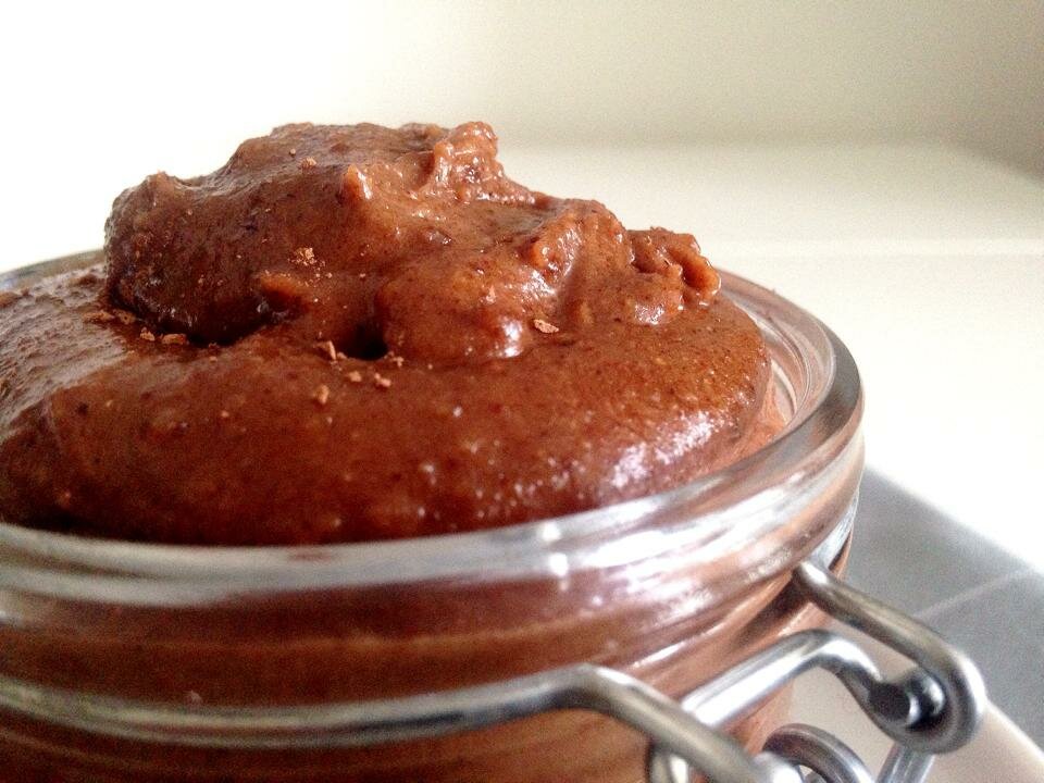 Comment résister à ma pâte à tartiner maison "Chocotella" au chocolat et aux noisettes! 100% saine et gourmande!! Paléo et Vegan! E&S